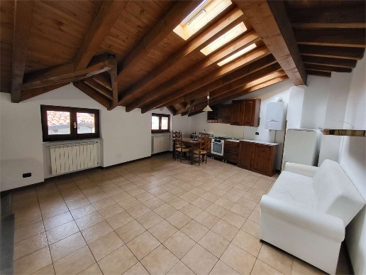 appartamento in vendita a Rezzago in zona Enco