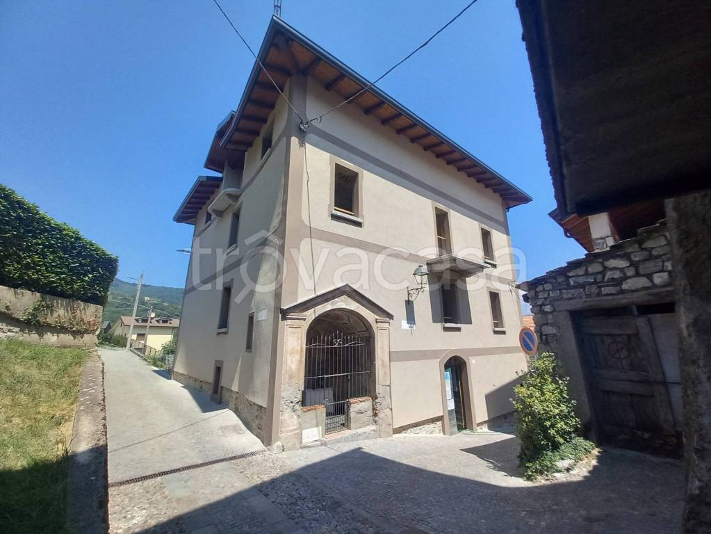 casa indipendente in vendita a Rezzago in zona Enco