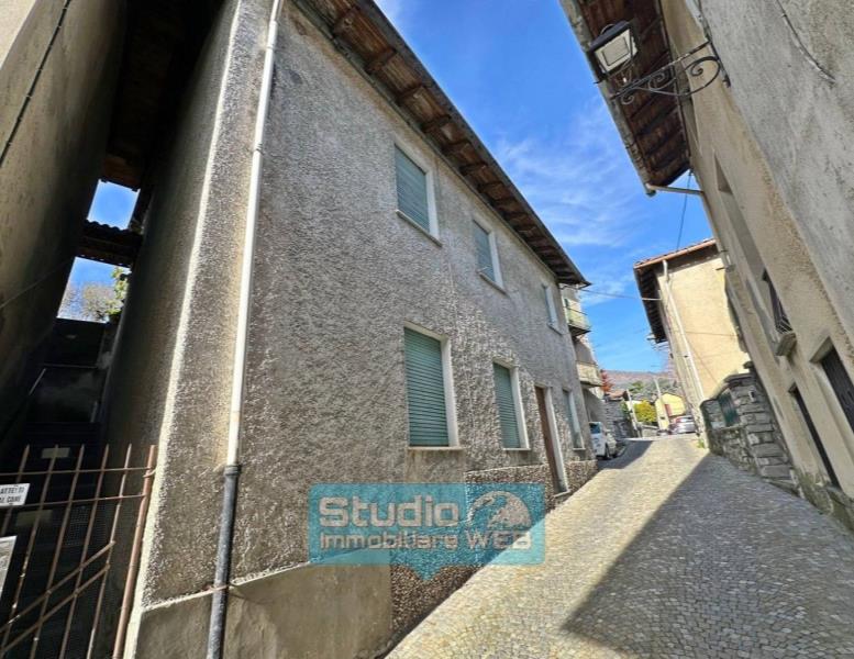 casa indipendente in vendita a Rezzago in zona Enco