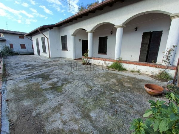 casa indipendente in vendita a Rodero
