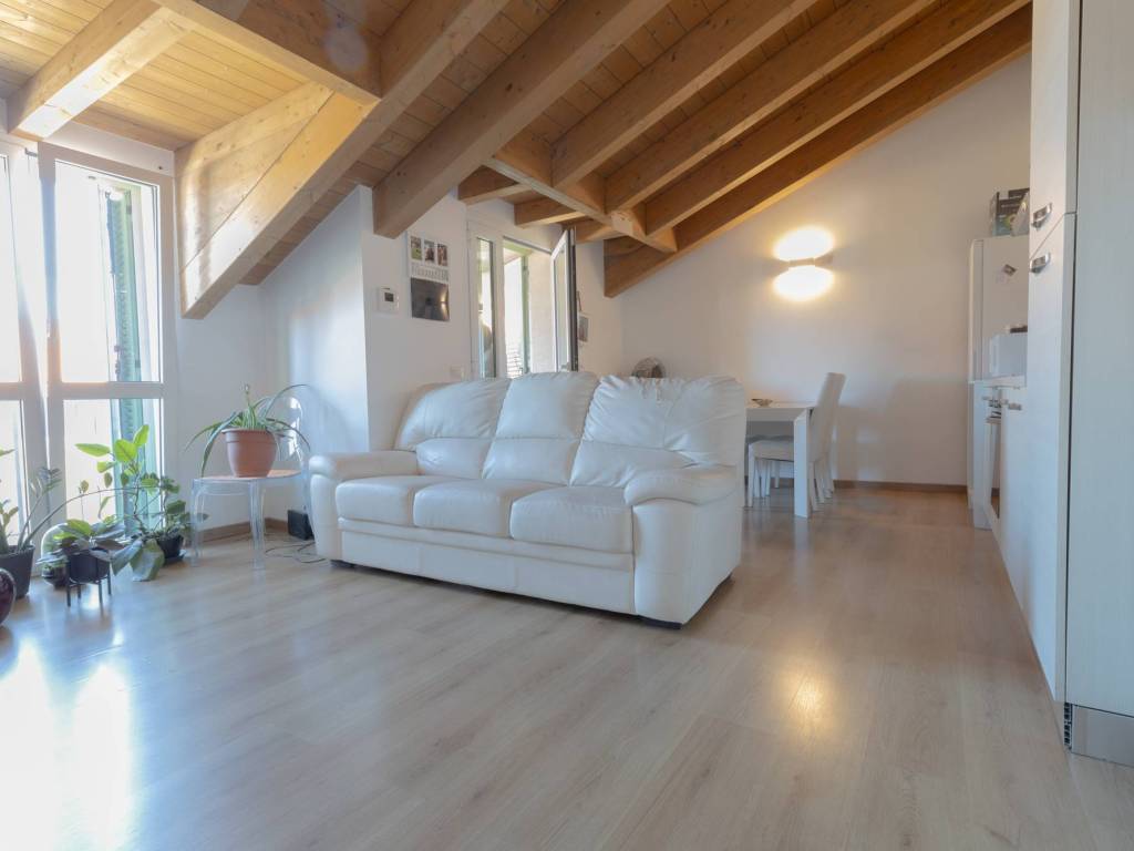appartamento in vendita a Rovellasca