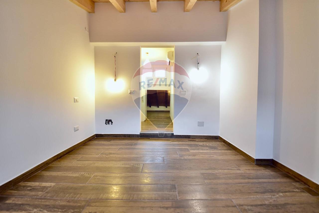 casa indipendente in vendita a Rovellasca