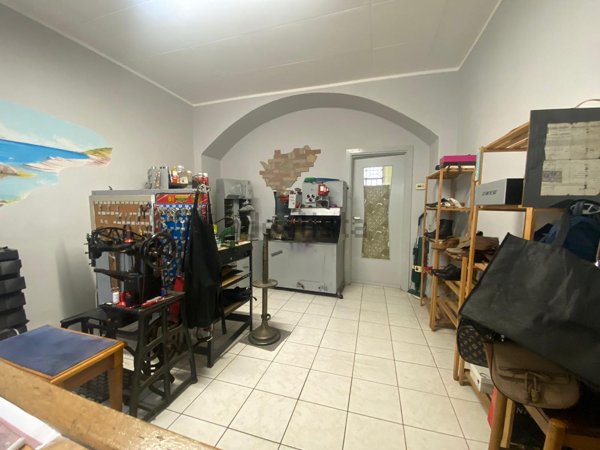 locale commerciale in vendita a Rovellasca