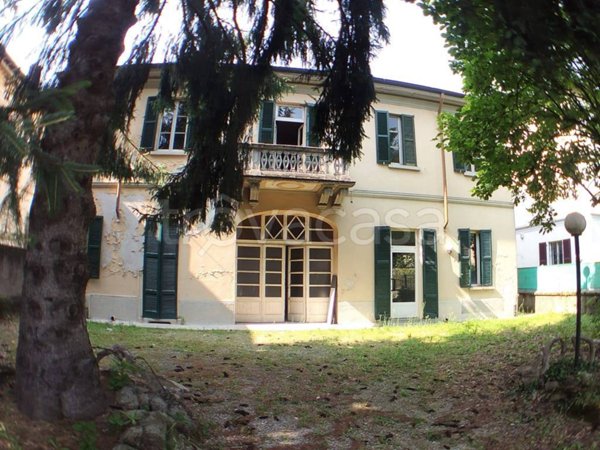 casa indipendente in vendita a Rovellasca