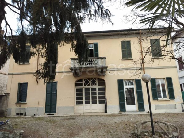 casa indipendente in vendita a Rovellasca