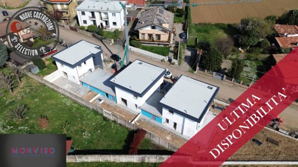 casa indipendente in vendita a Rovellasca in zona Manera