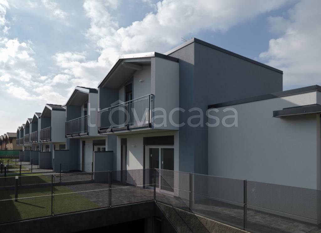 casa indipendente in vendita a Rovellasca