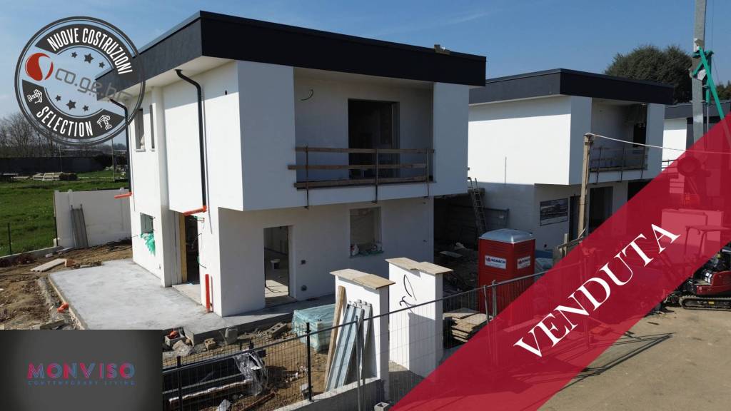 casa indipendente in vendita a Rovellasca in zona Manera