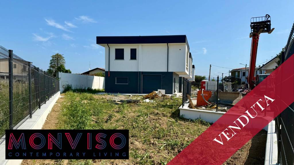 casa indipendente in vendita a Rovellasca in zona Manera