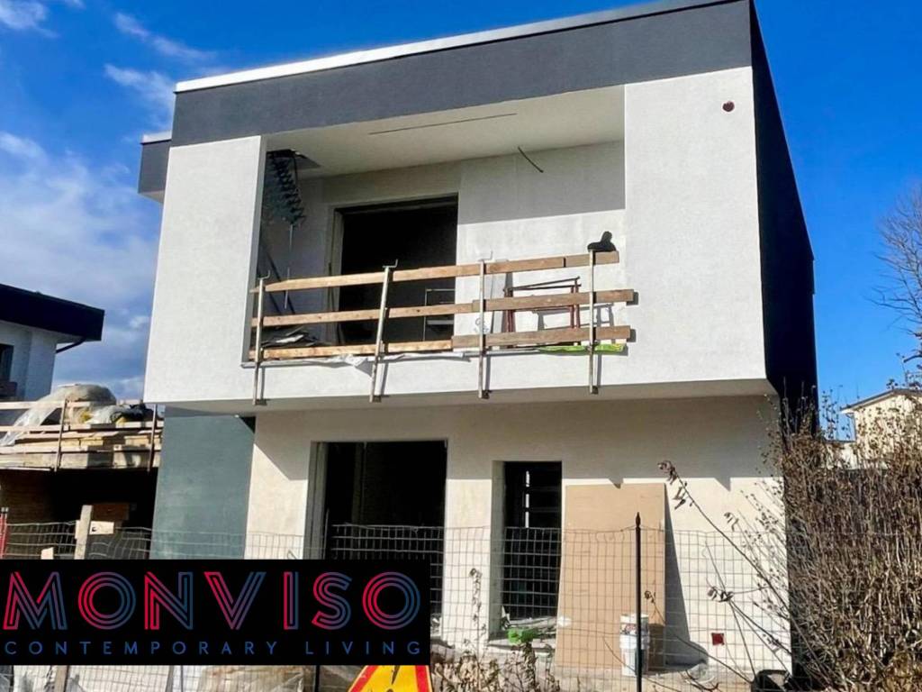 casa indipendente in vendita a Rovellasca in zona Manera