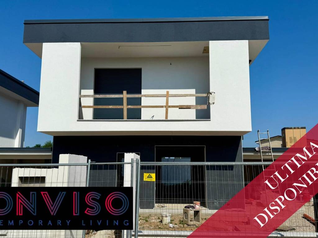 casa indipendente in vendita a Rovellasca in zona Manera