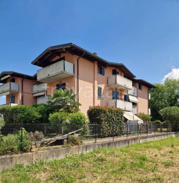 appartamento in vendita a Rovellasca in zona Manera