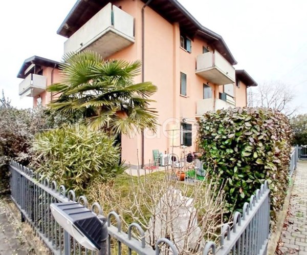 appartamento in vendita a Rovellasca in zona Manera