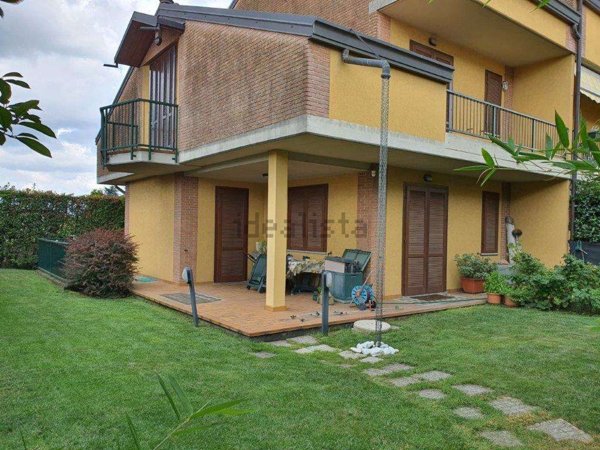 casa indipendente in vendita a Rovellasca