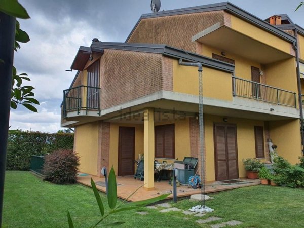casa indipendente in vendita a Rovellasca