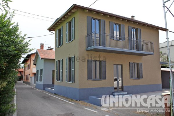 casa indipendente in vendita a Rovellasca