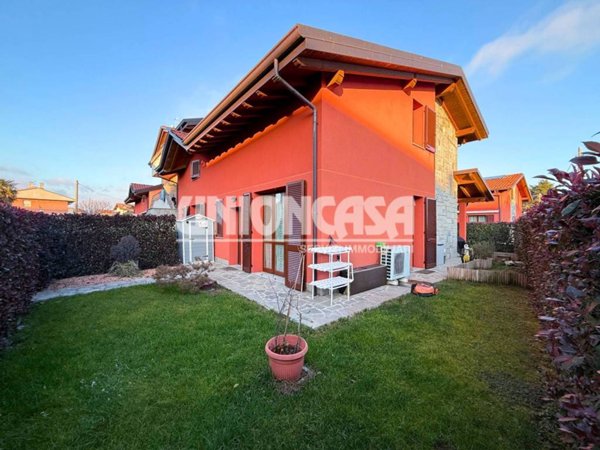 casa indipendente in vendita a Rovellasca