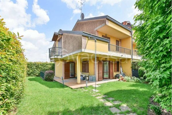 casa indipendente in vendita a Rovellasca