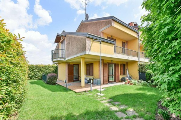 casa indipendente in vendita a Rovellasca