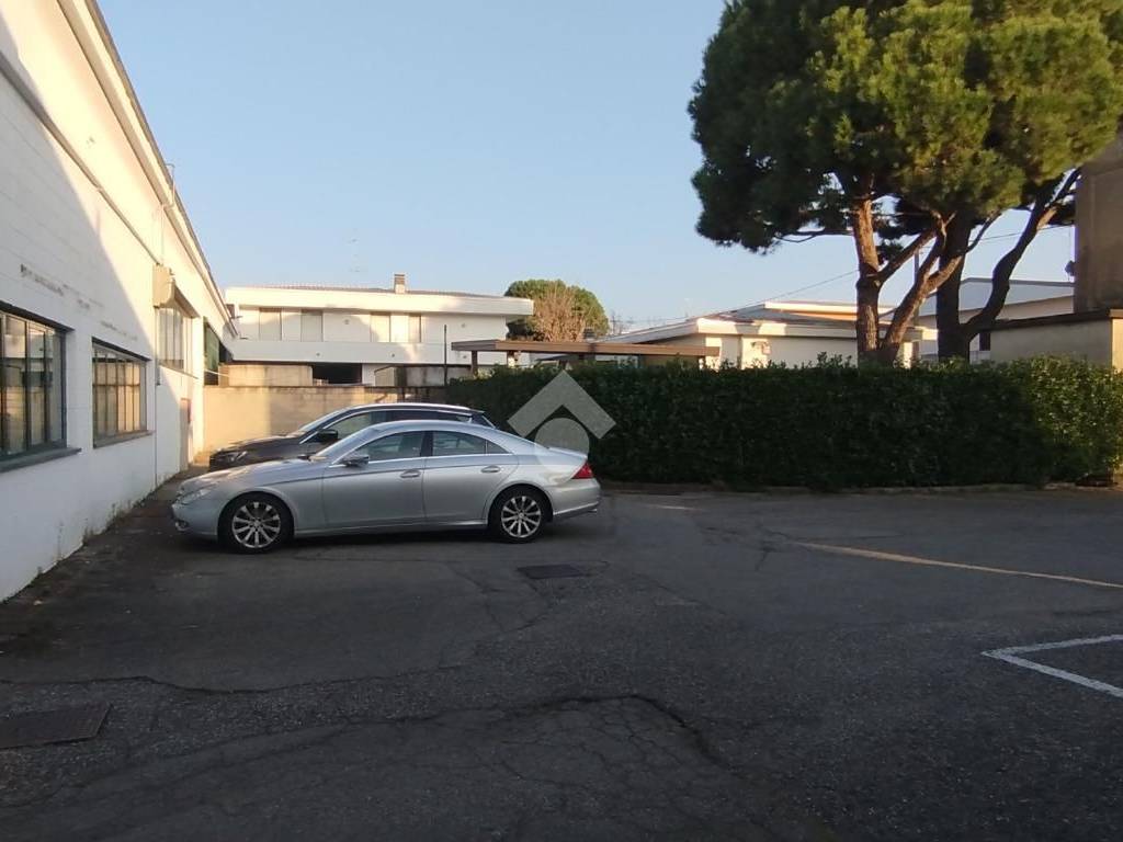 capannone in vendita a Rovellasca