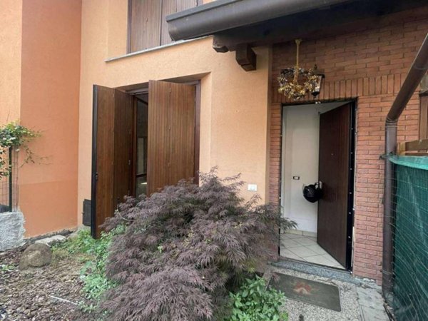 casa indipendente in vendita a Rovellasca
