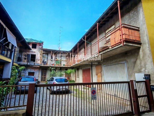 casa indipendente in vendita a Rovellasca