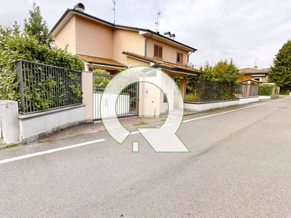 casa indipendente in vendita a Rovellasca