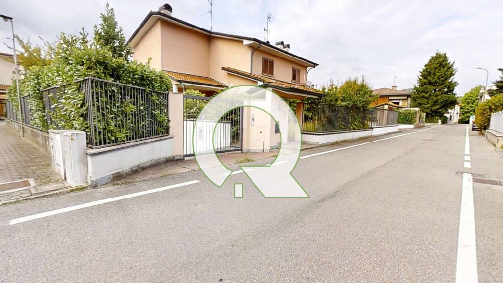 casa indipendente in vendita a Rovellasca