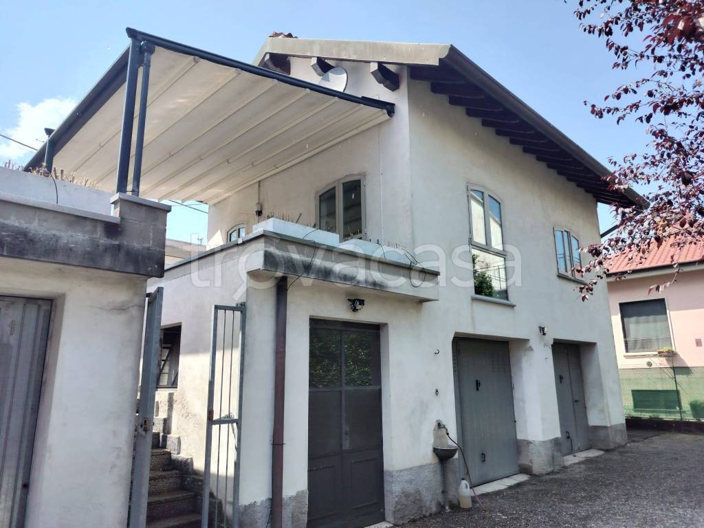 casa indipendente in vendita a Rovellasca