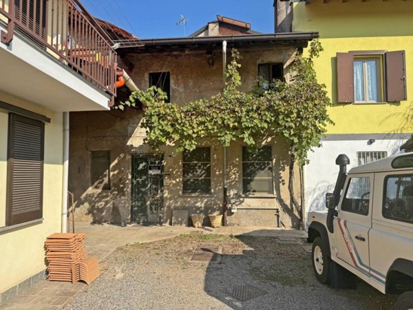 casa indipendente in vendita a Rovellasca