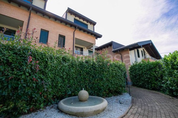 appartamento in vendita a Rovellasca in zona Manera