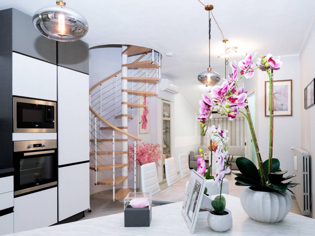 casa indipendente in vendita a Rovellasca