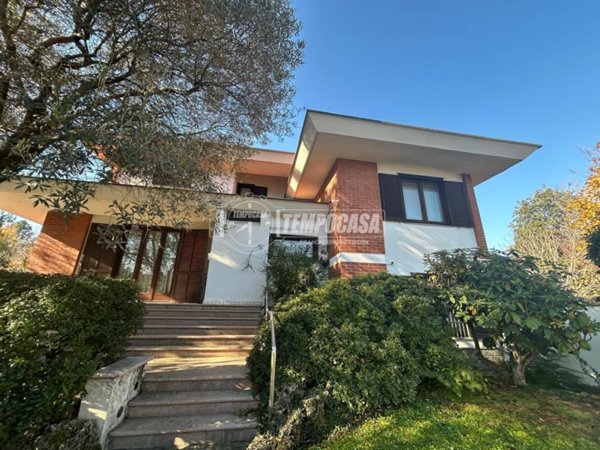 casa indipendente in vendita a Rovellasca