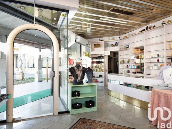 negozio in vendita a Rovellasca