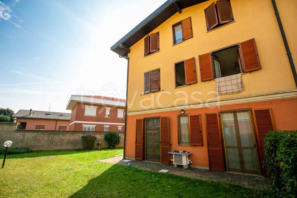 appartamento in vendita a Rovellasca