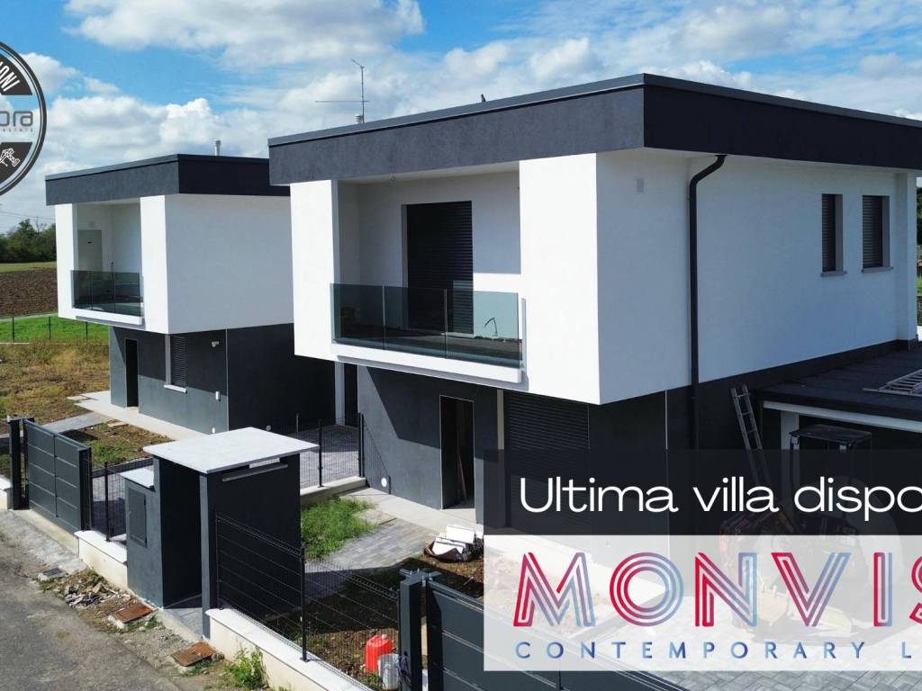 casa indipendente in vendita a Rovellasca in zona Manera