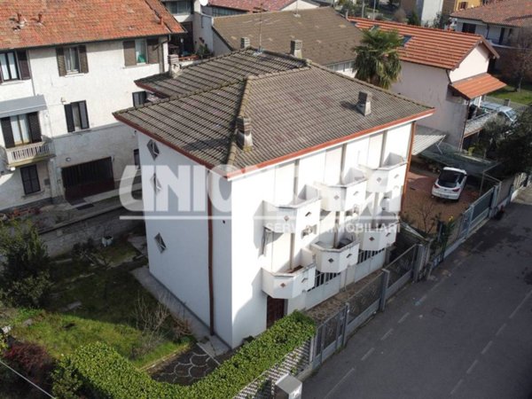 casa indipendente in vendita a Rovellasca