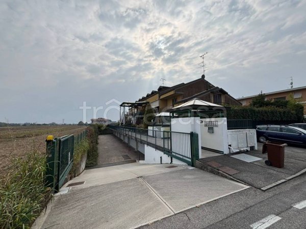 casa indipendente in vendita a Rovellasca