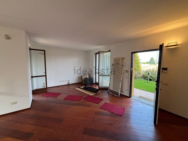 casa indipendente in vendita a Rovellasca