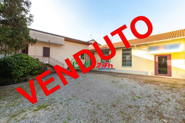 casa indipendente in vendita a Rovellasca