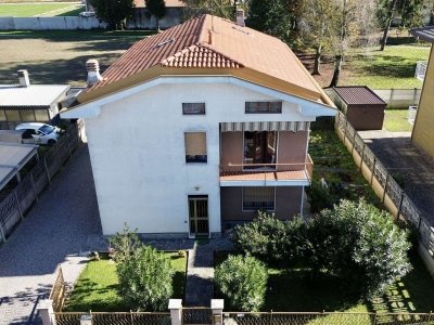 casa indipendente in vendita a Rovellasca