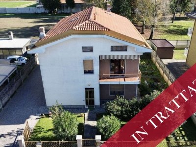 casa indipendente in vendita a Rovellasca