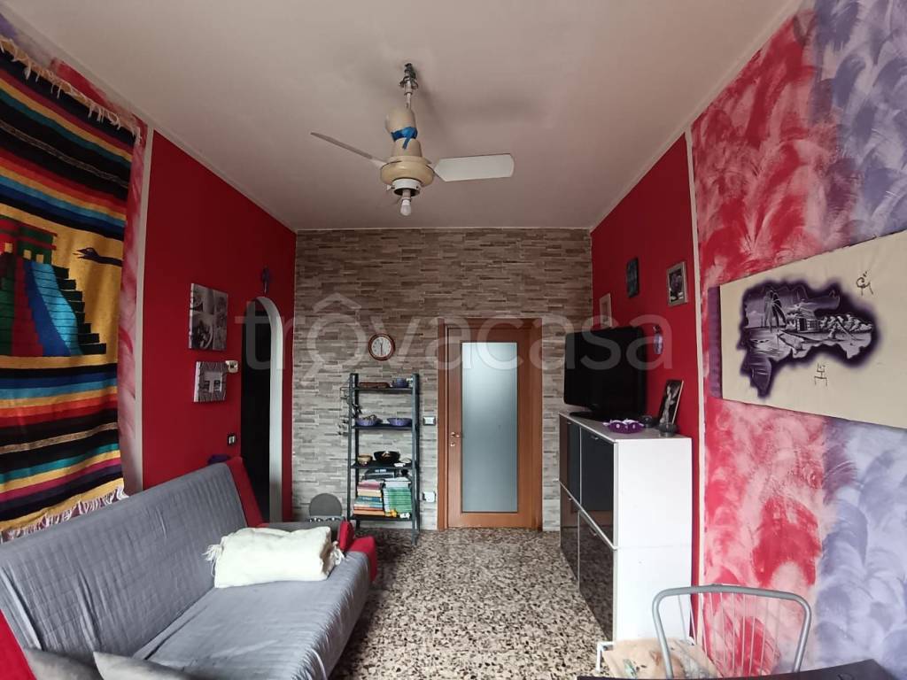 appartamento in vendita a Rovellasca in zona Manera