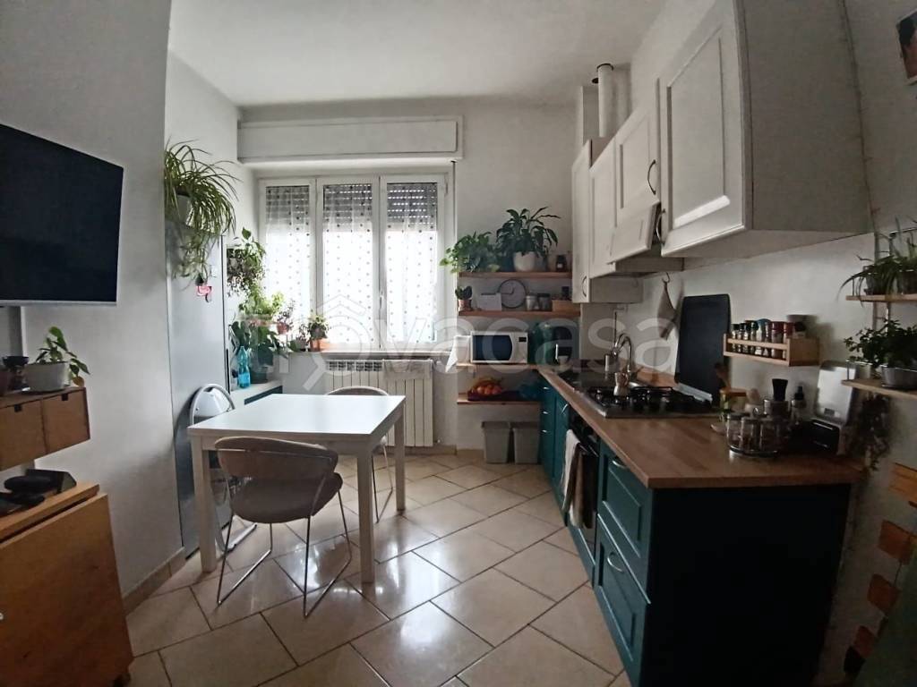 appartamento in vendita a Rovellasca in zona Manera