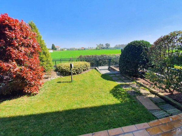 casa indipendente in vendita a Rovellasca