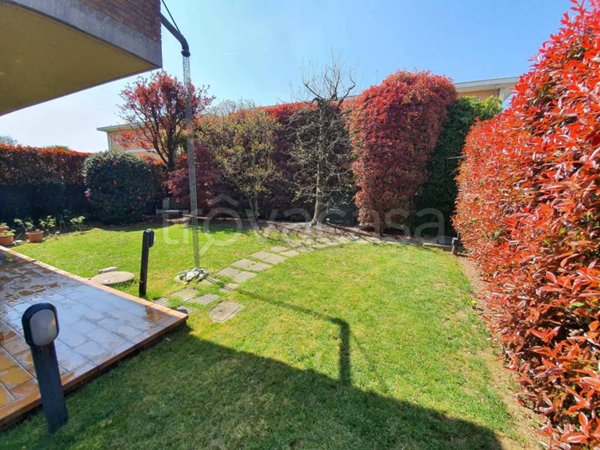 casa indipendente in vendita a Rovellasca