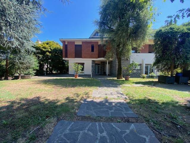 casa indipendente in vendita a Rovellasca