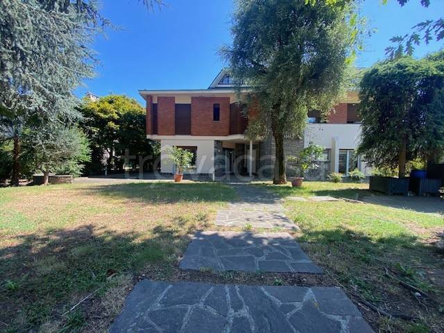 casa indipendente in vendita a Rovellasca