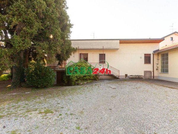 casa indipendente in vendita a Rovellasca