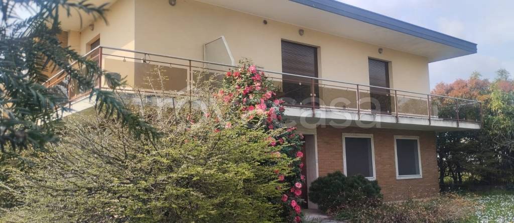 casa indipendente in vendita a Rovellasca